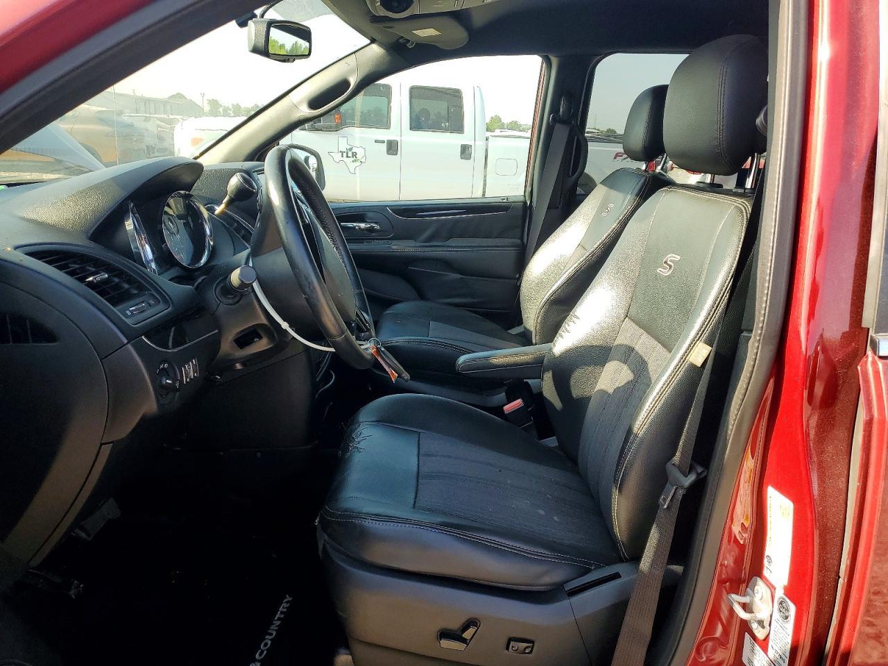 2015 Chrysler Town & Country S - Image 7