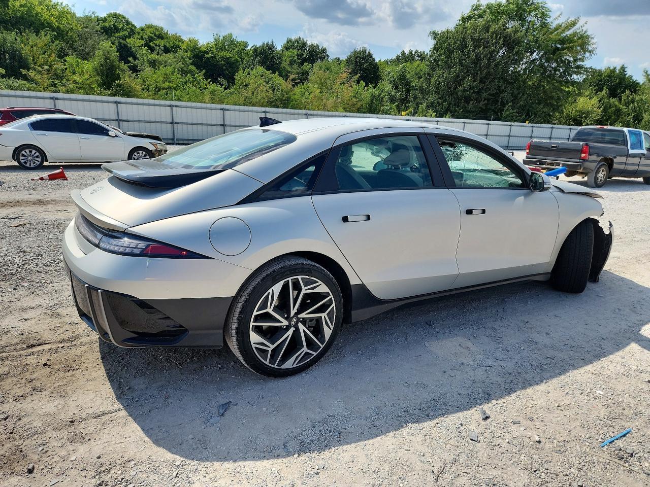 2023 Hyundai Ioniq 6 Sel - Image 3