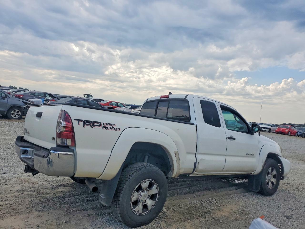 2014 Toyota Tacoma V6 - Image 3