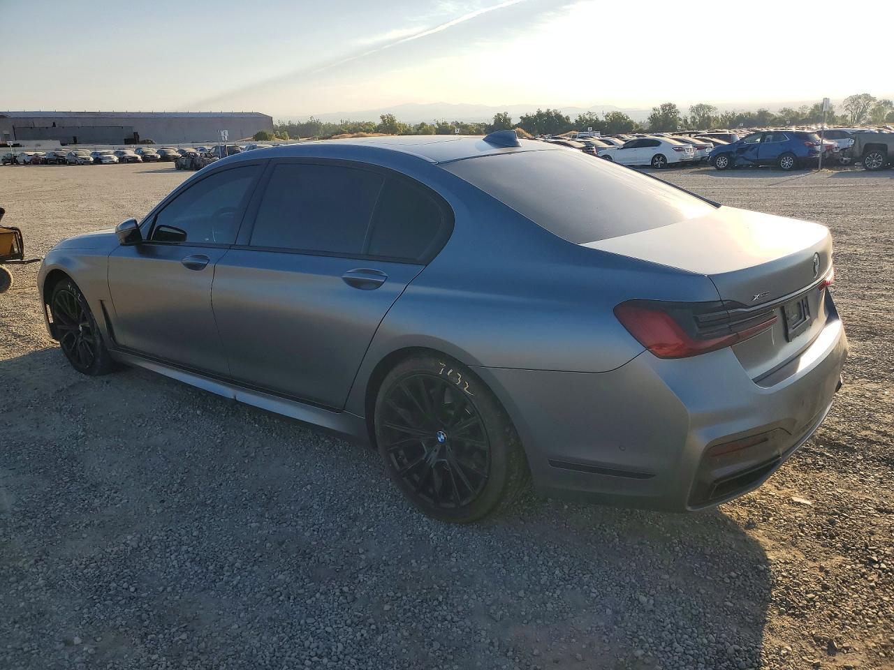 2022 BMW 750 Xi - Фото 2
