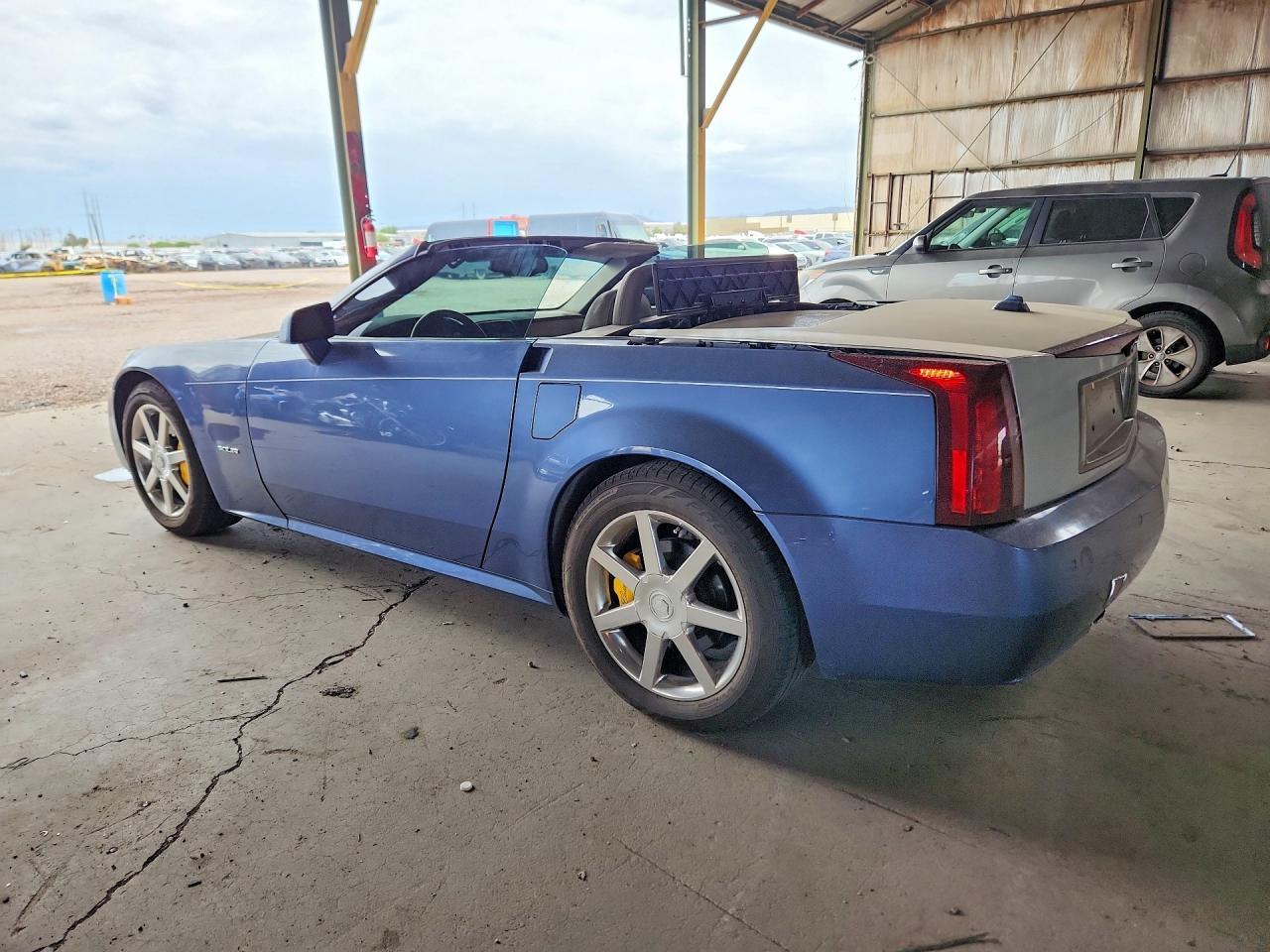 2005 Cadillac Xlr - Image 2