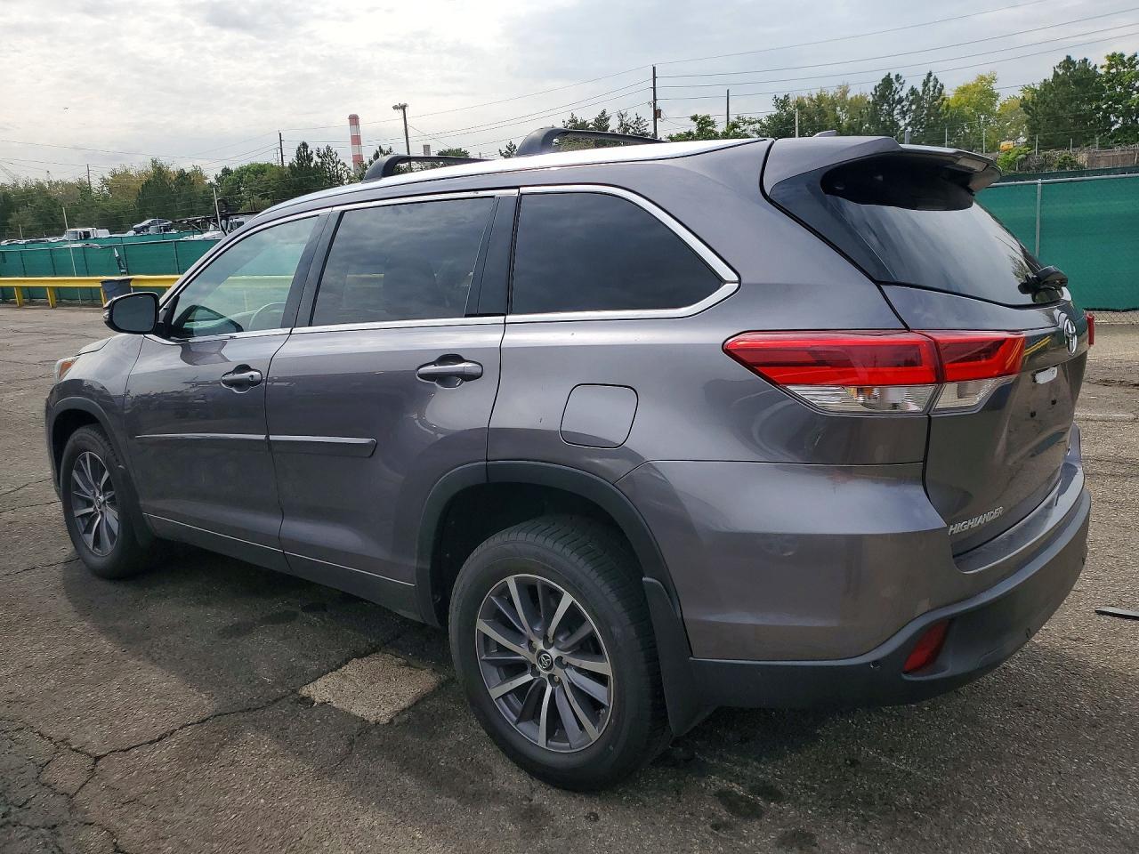 2018 Toyota Highlander Xle - Image 2