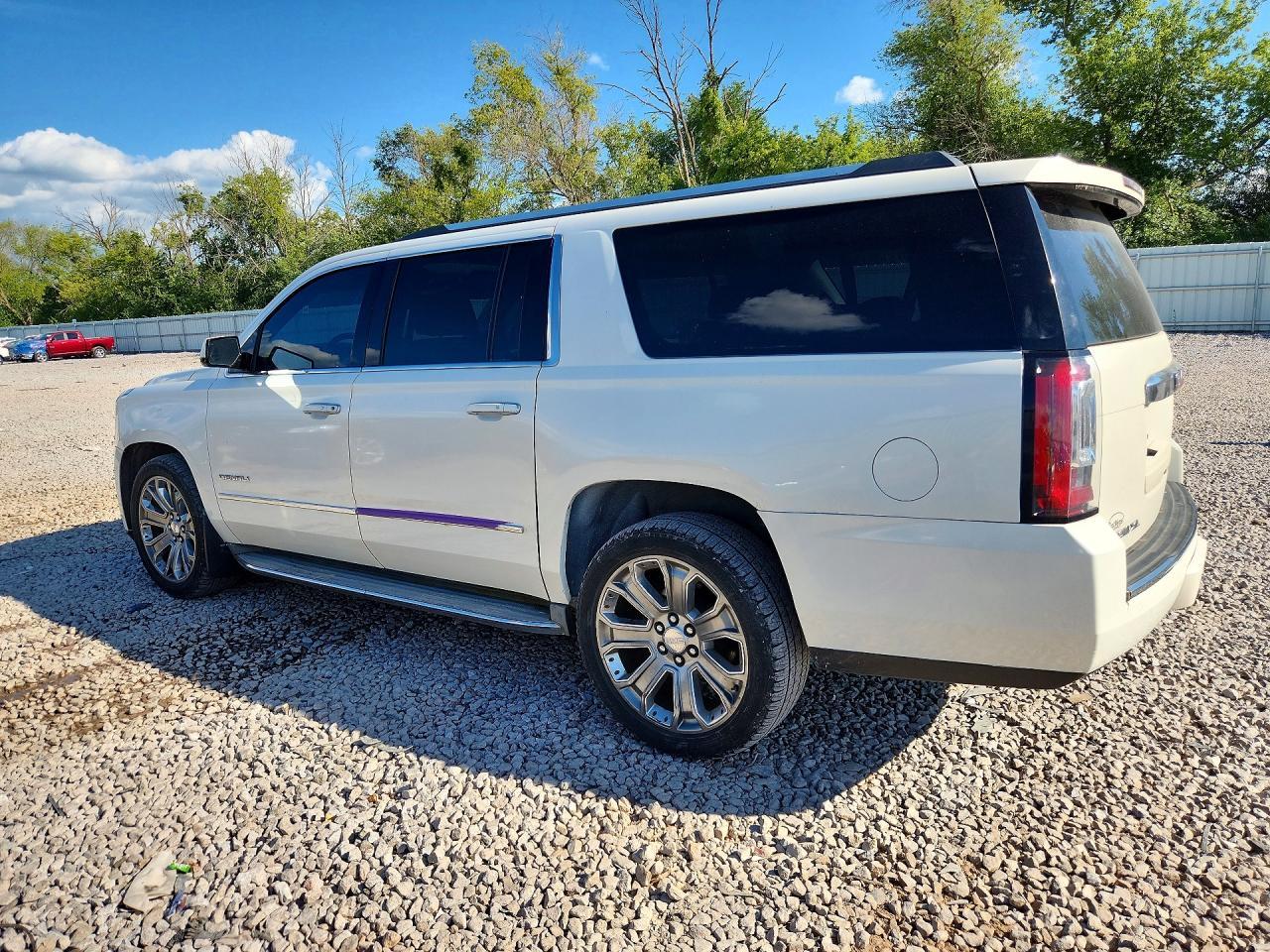 2015 GMC Yukon Xl Denali - Image 2