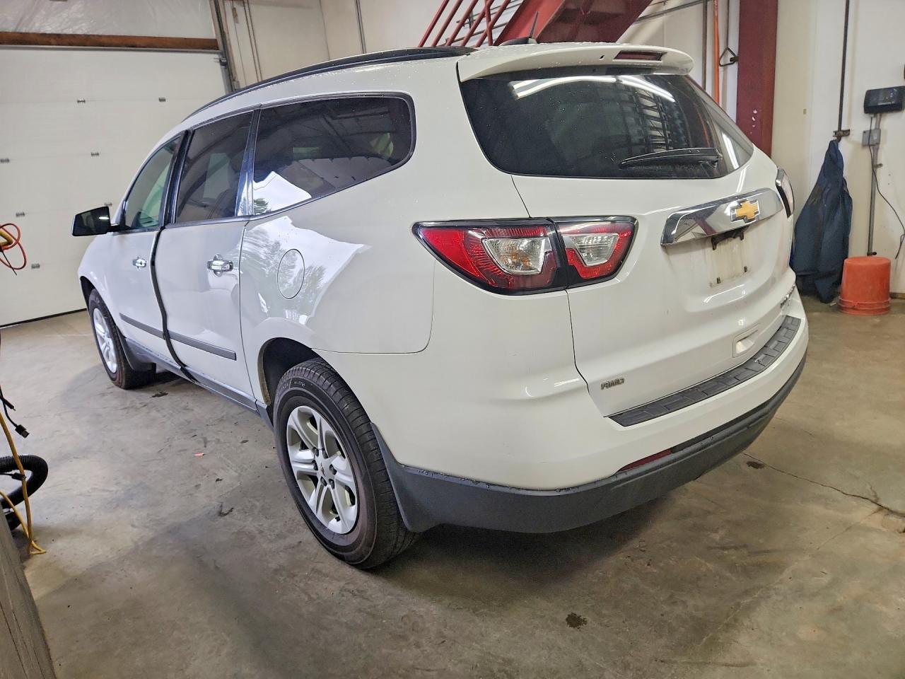 2016 Chevrolet Traverse Ls - Фото 2