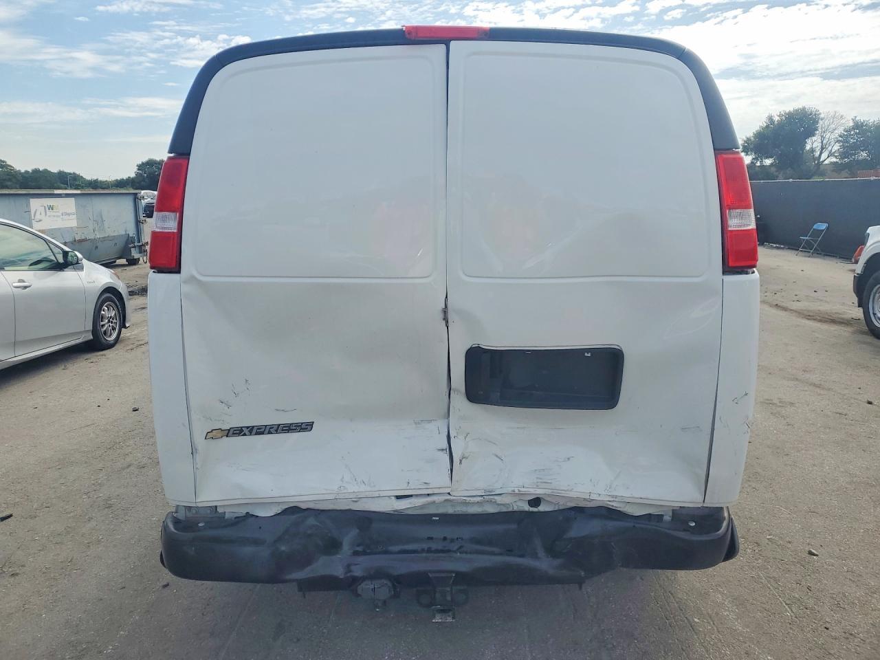 2025 Chevrolet Express G2500 - Фото 6