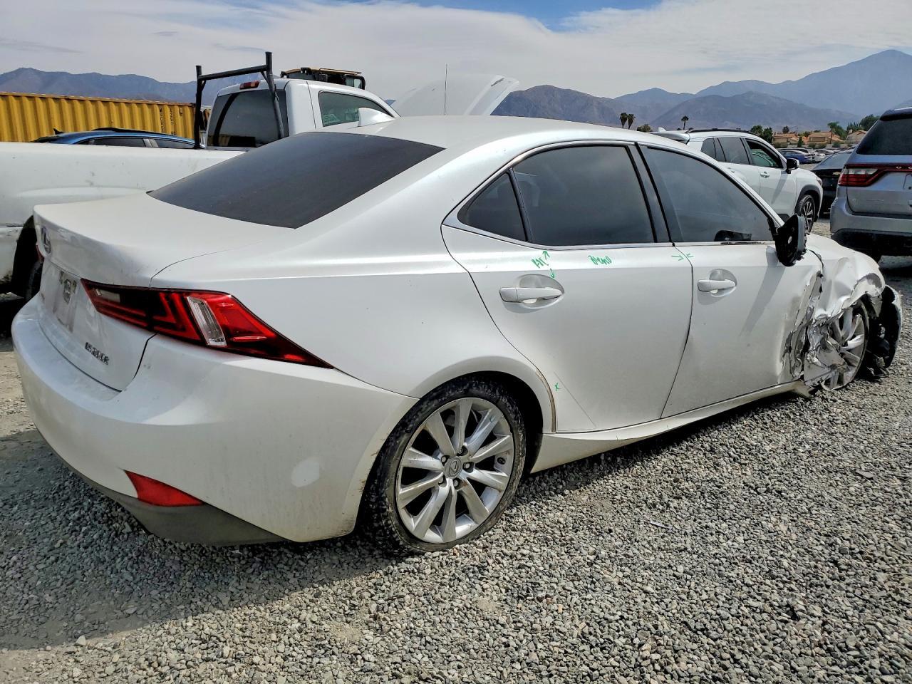 2016 Lexus Is 200T - Фото 3