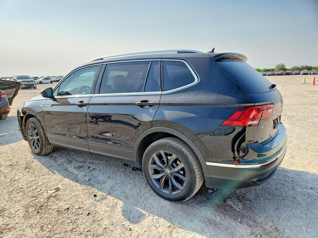 2022 Volkswagen Tiguan Se - Фото 2