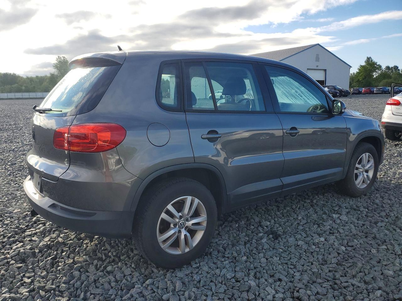 2014 Volkswagen Tiguan S - Фото 3