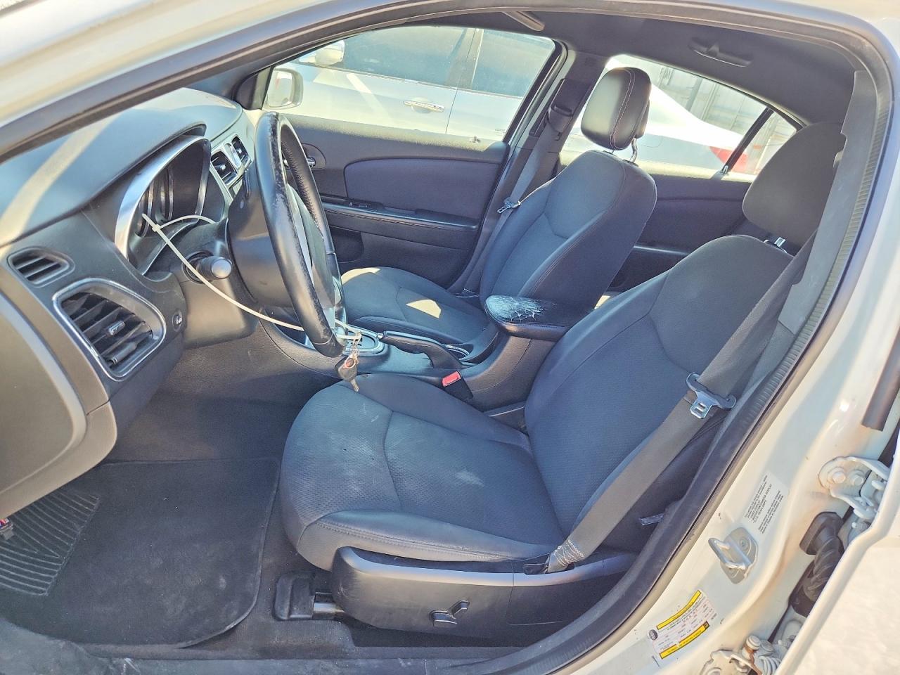 2012 Chrysler 200 Touring - Image 7
