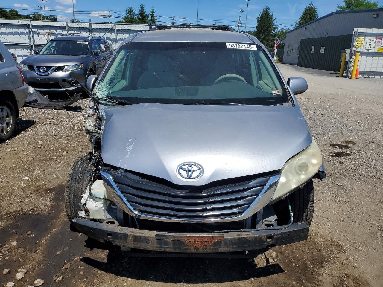 2011 Toyota Sienna Le - Фото 5