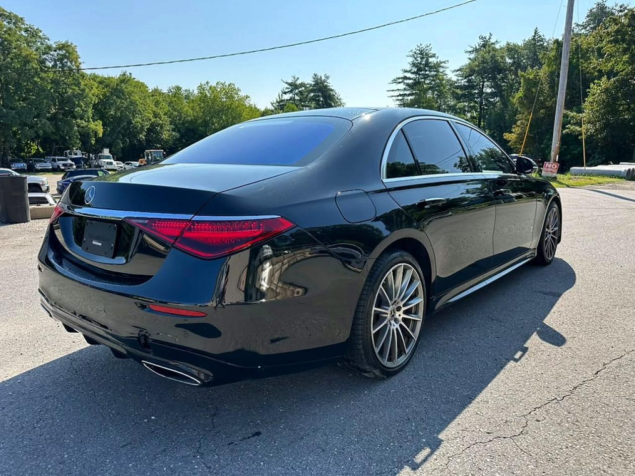 2022 Mercedes-Benz S 500 4Matic - Image 3