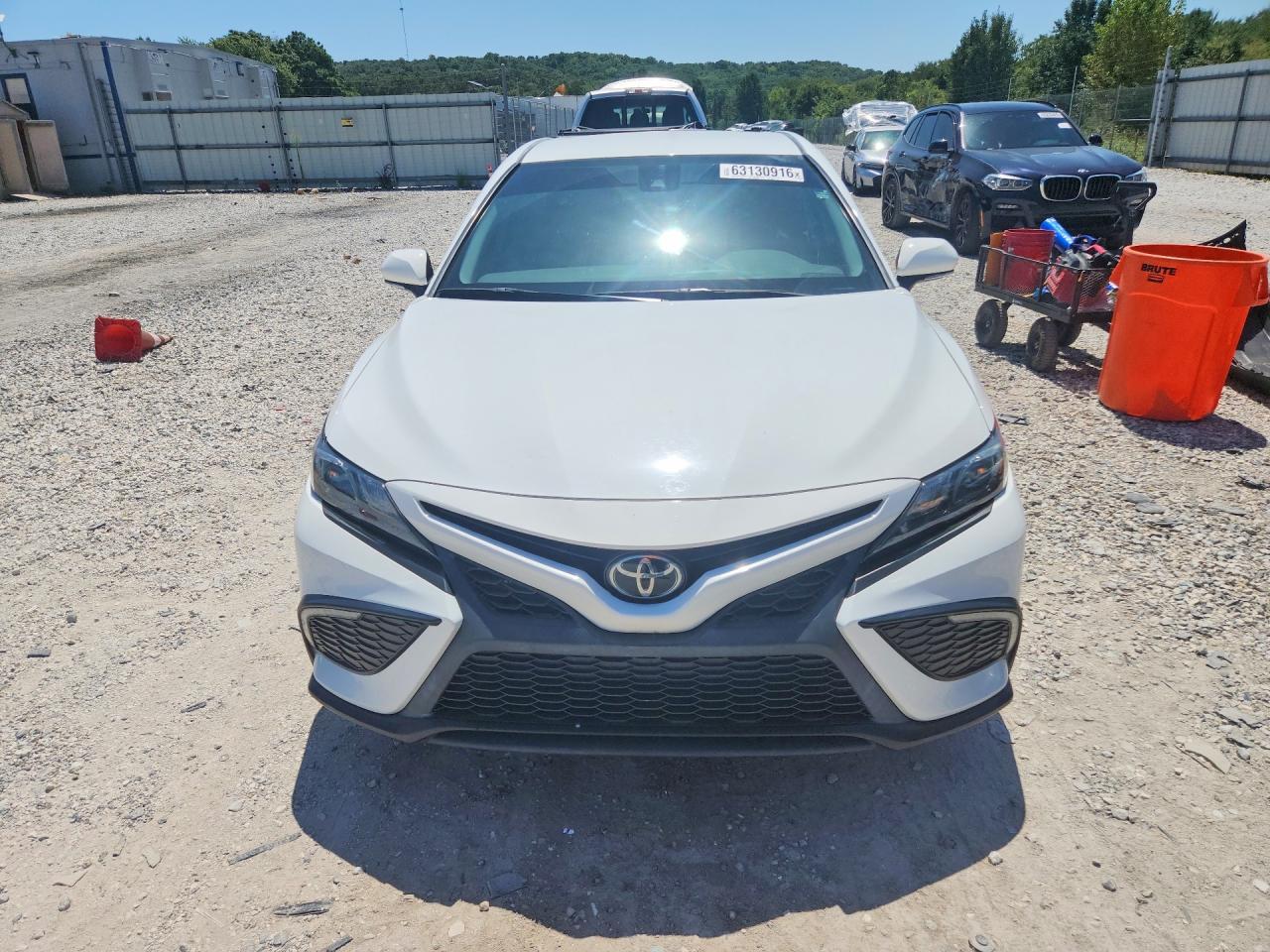 2022 Toyota Camry Se - Фото 5