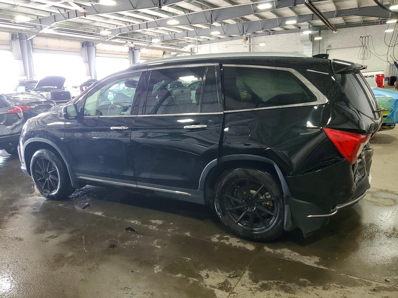 2019 Honda Pilot Elite - Image 2