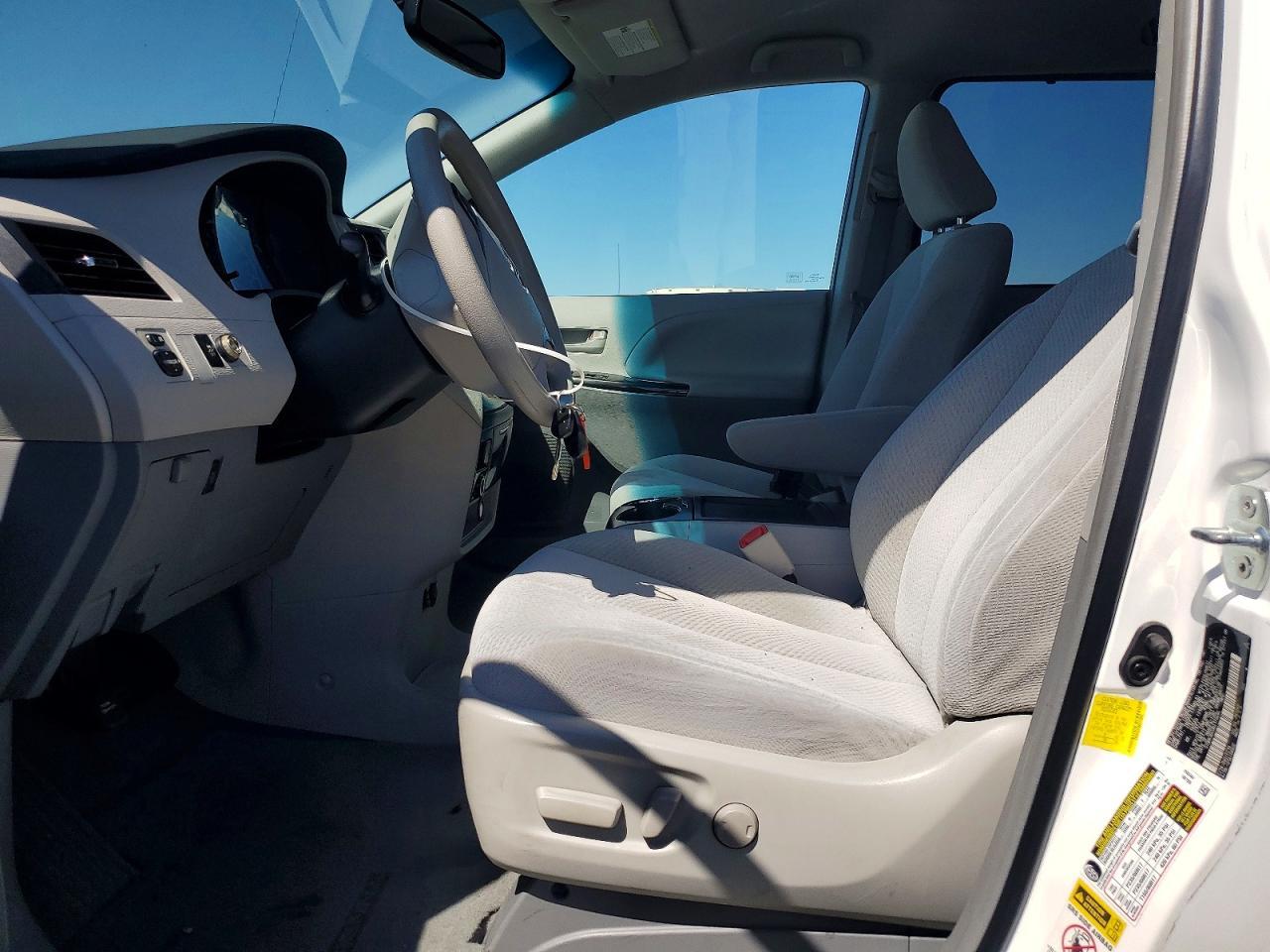 2011 Toyota Sienna Le - Фото 7