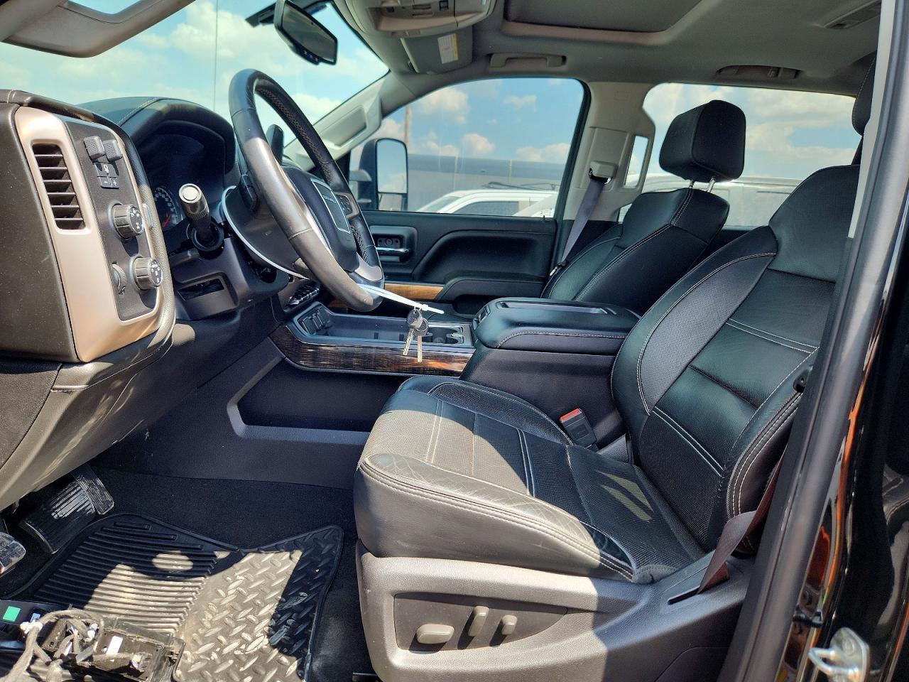 2015 GMC Sierra K2500 Denali - Image 7