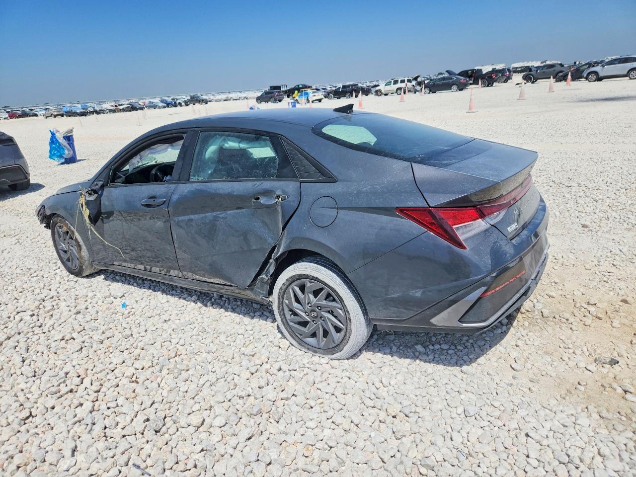 2024 Hyundai Elantra Sel - Image 2