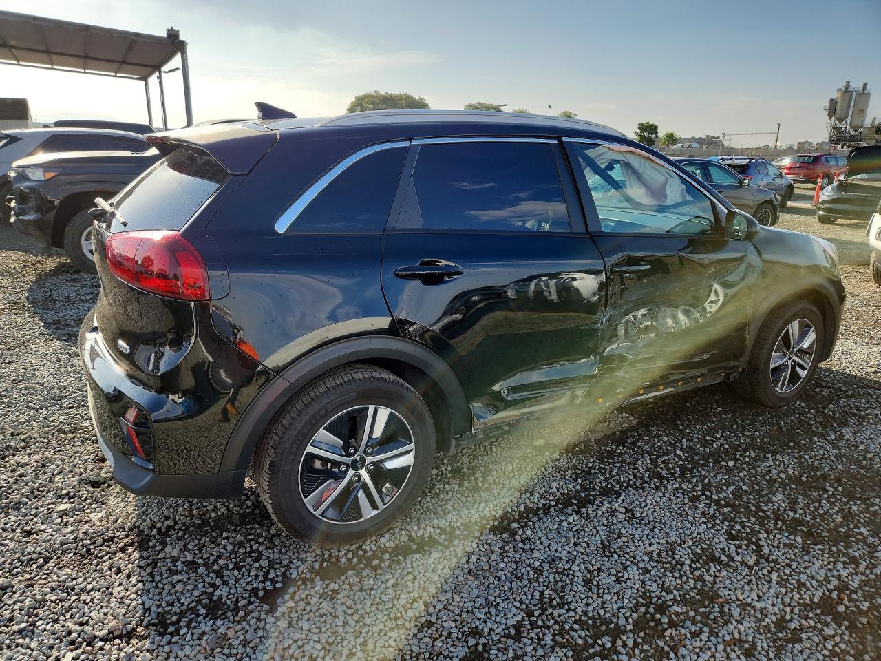 2022 Kia Niro Lxs - Image 3