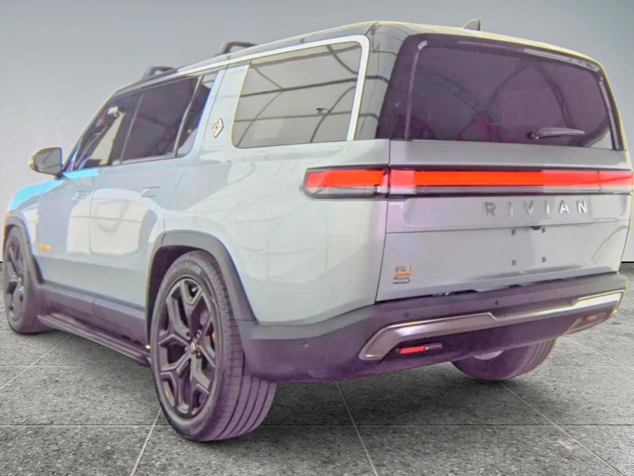 2023 Rivian R1S Adventure - Фото 3