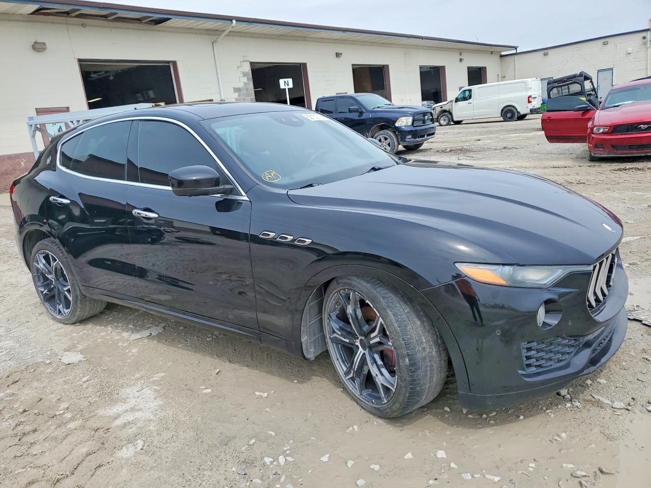 2017 Maserati Levante - Фото 4