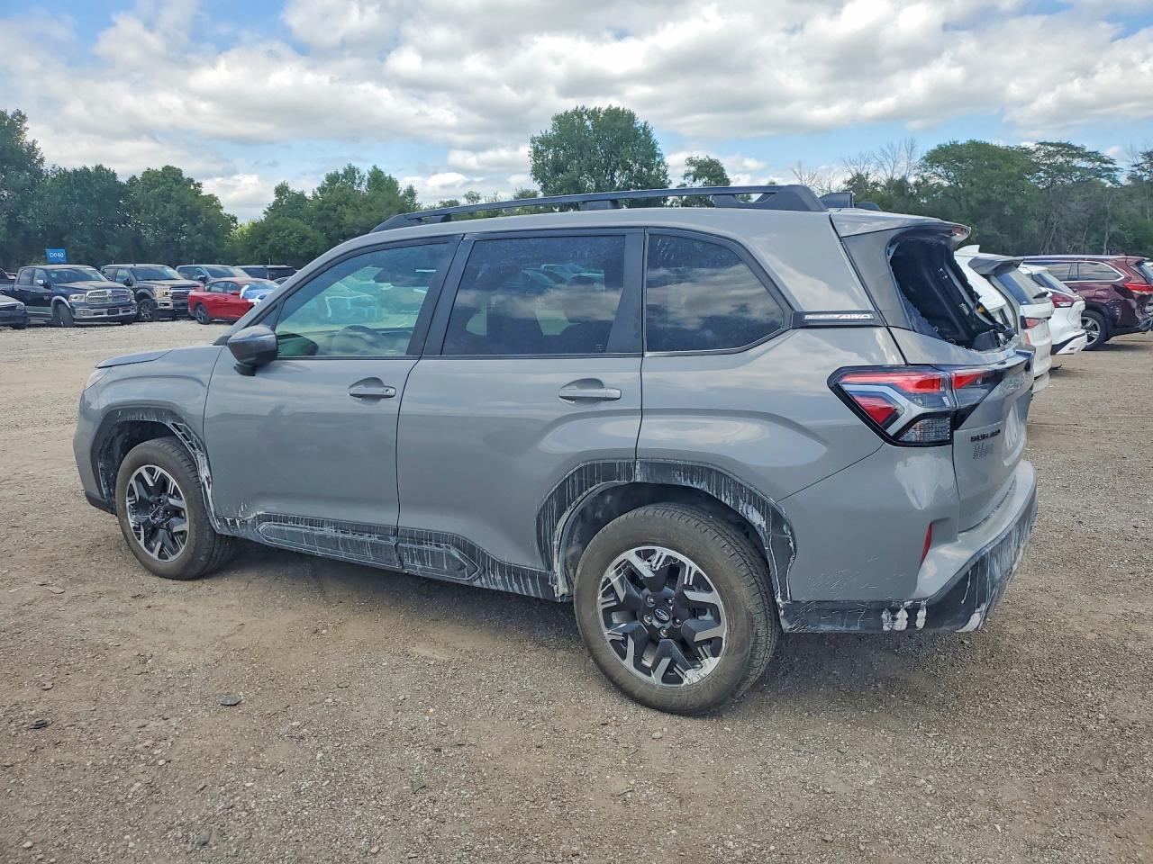2026 Subaru Forester Premium - Фото 2