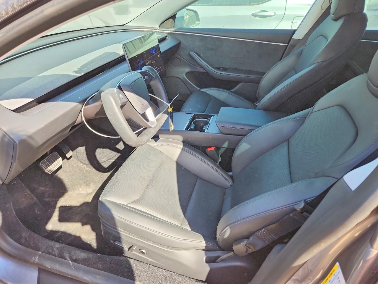 2025 Tesla Model 3 - Image 7