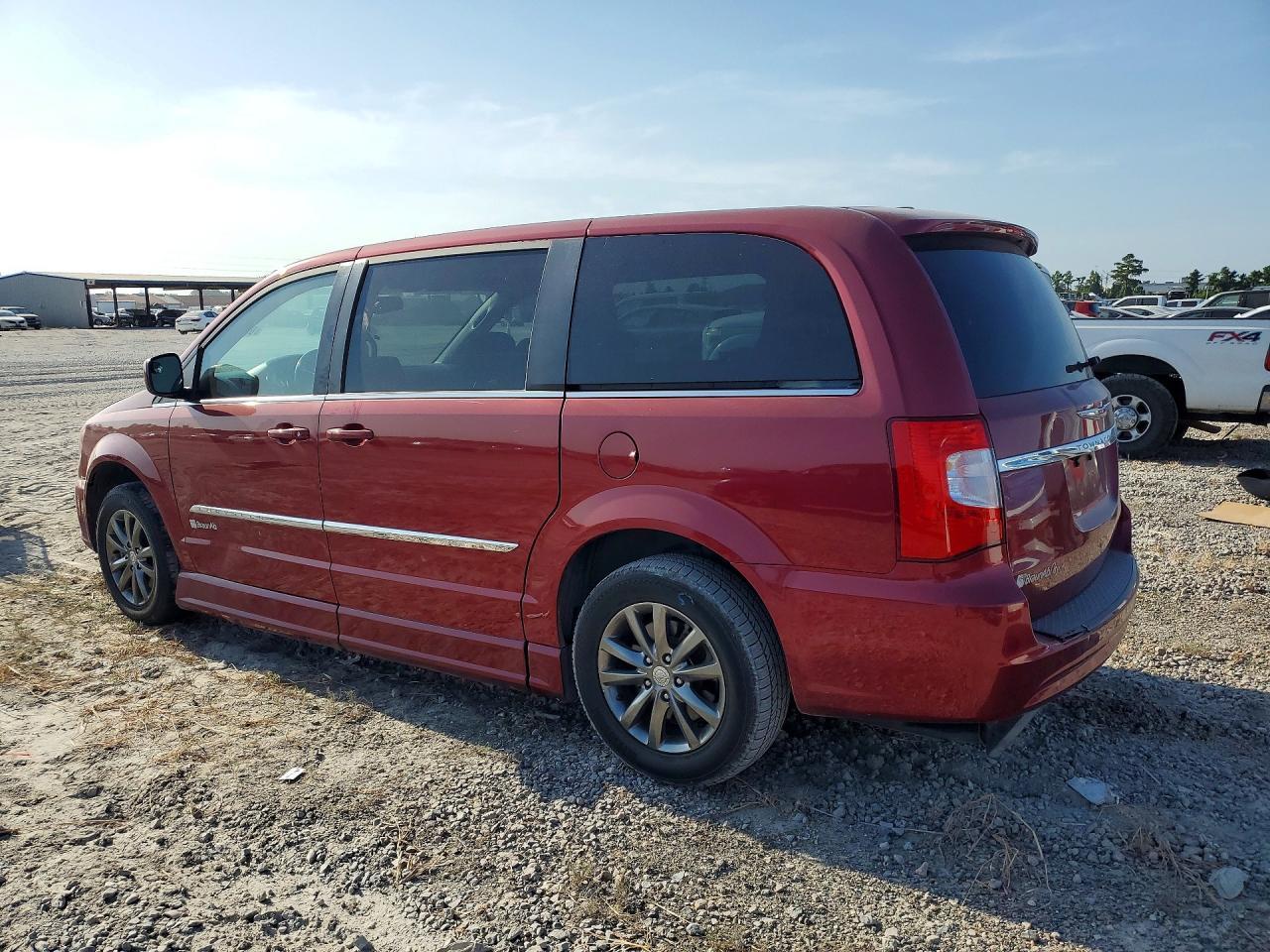 2015 Chrysler Town & Country S - Image 2