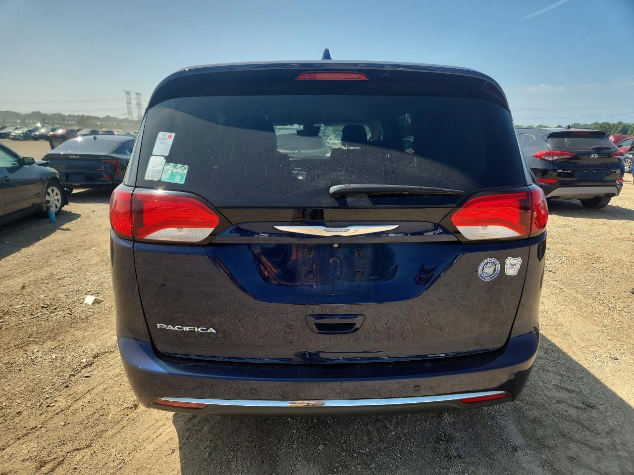 2017 Chrysler Pacifica Touring L Plus - Фото 6
