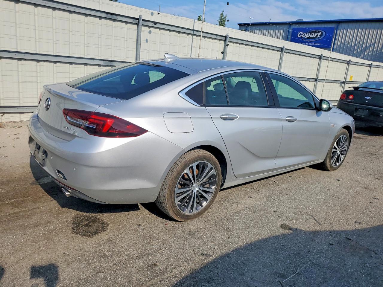2018 Buick Regal Essence - Image 3