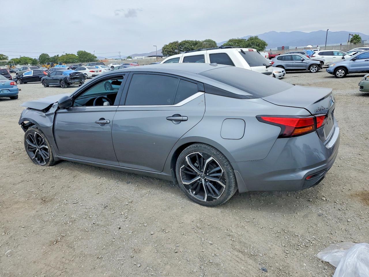 2023 Nissan Altima Sr - Фото 2