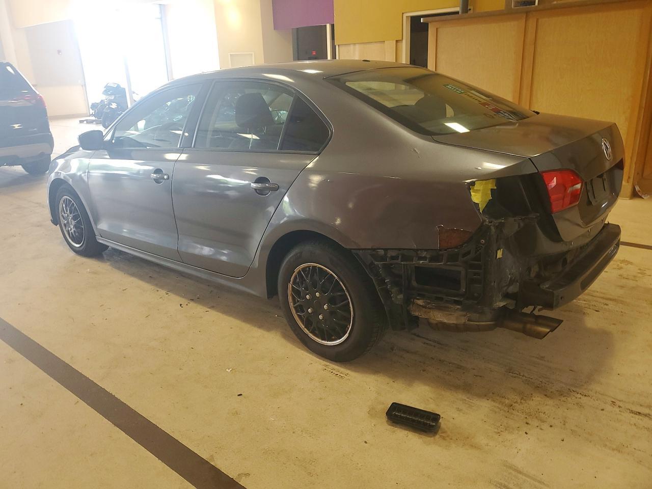 2013 Volkswagen Jetta Base - Image 2