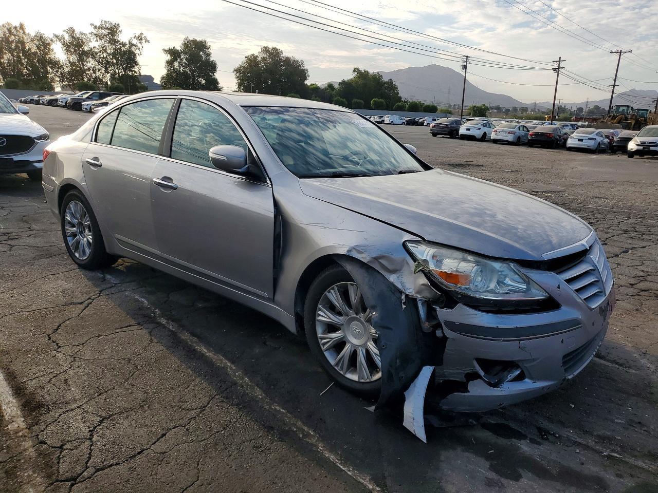 2011 Hyundai Genesis 3.8L - Фото 4
