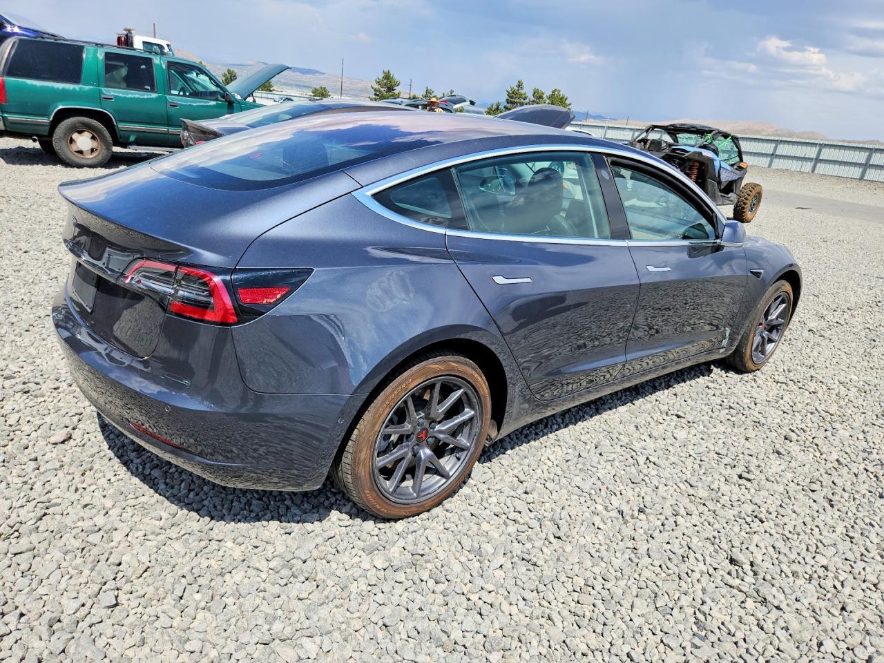 2018 Tesla Model 3 - Фото 3