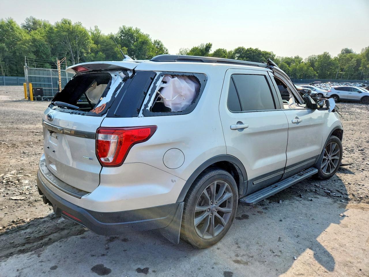 2018 Ford Explorer Xlt - Фото 3