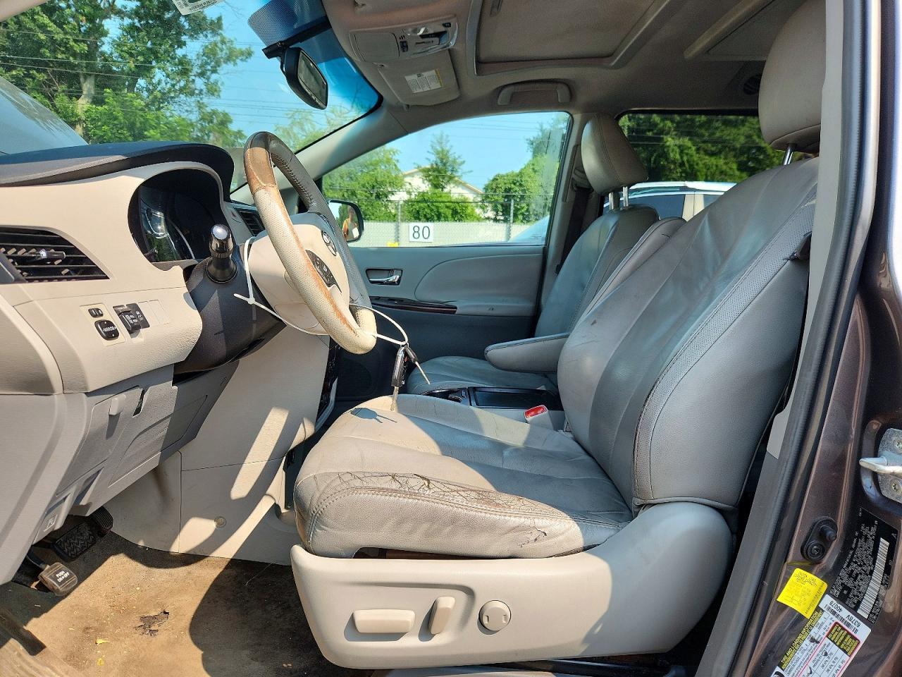 2011 Toyota Sienna Xle 8-Passenger - Фото 7