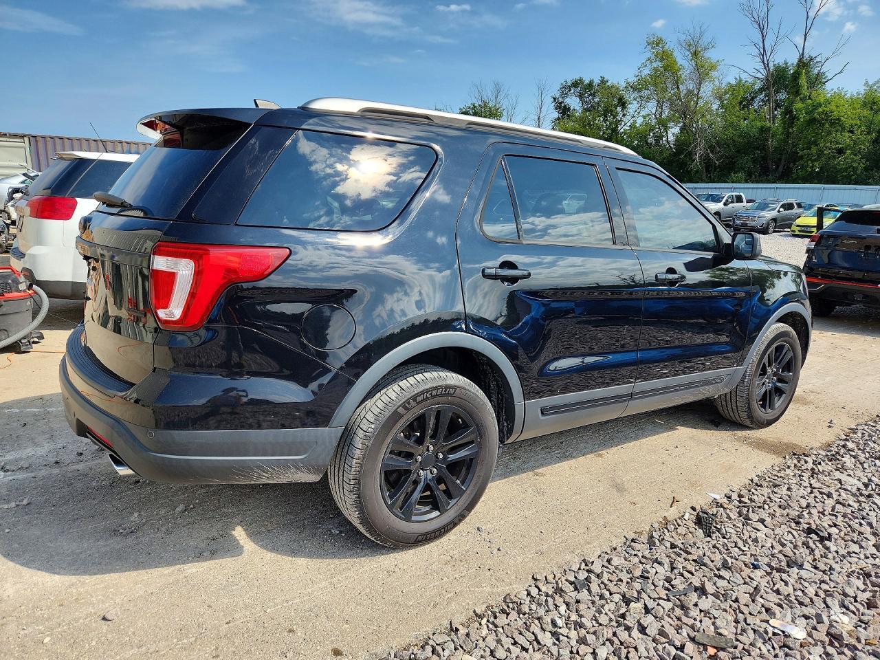 2019 Ford Explorer Xlt - Фото 3