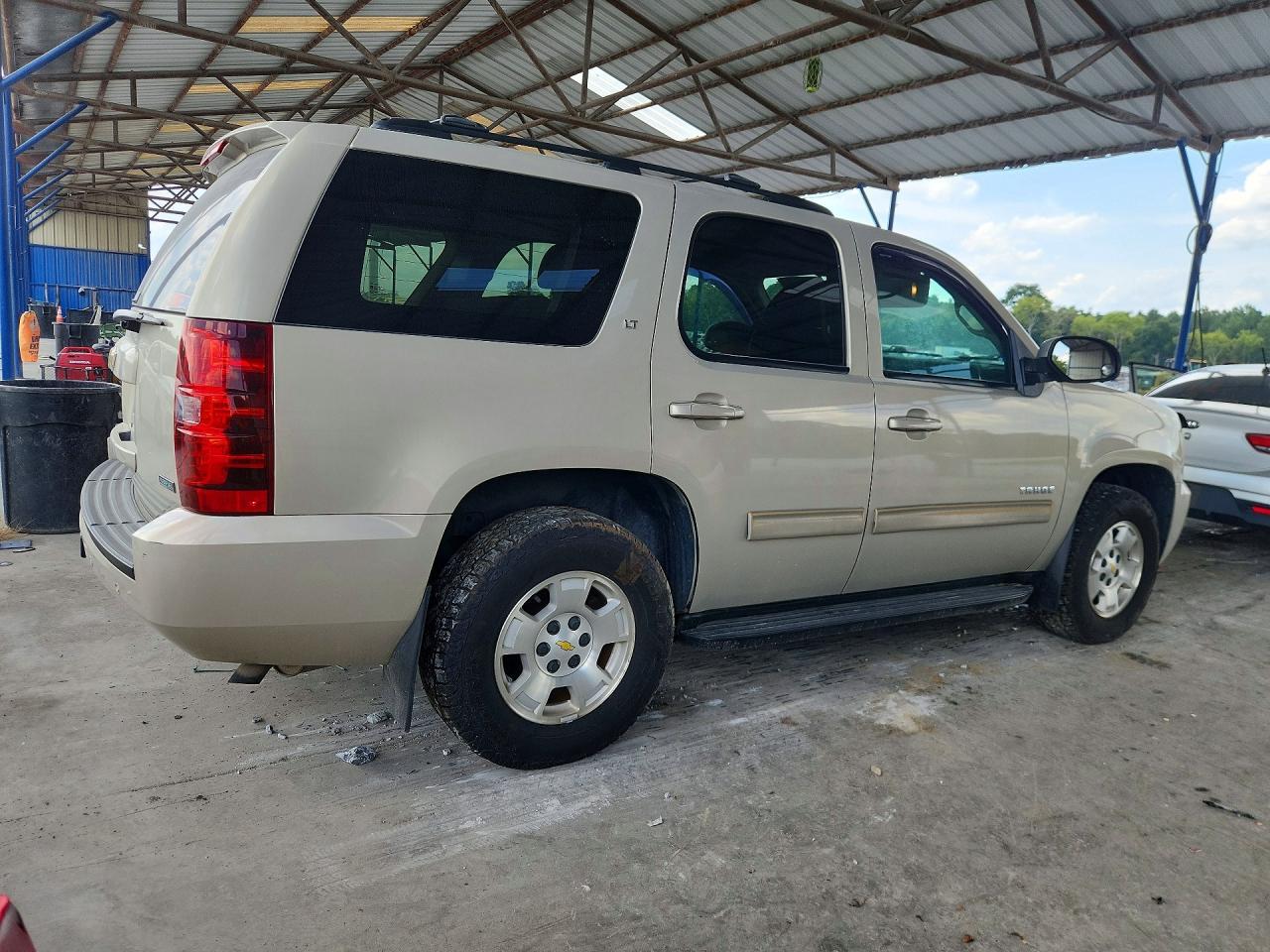 2010 Chevrolet Tahoe C1500 Lt - Image 3