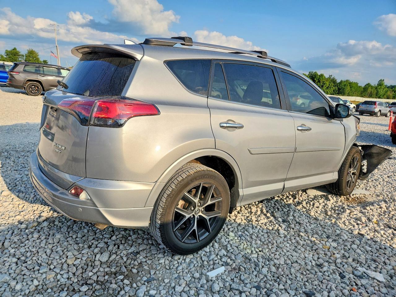 2017 Toyota Rav4 Platinum - Фото 3