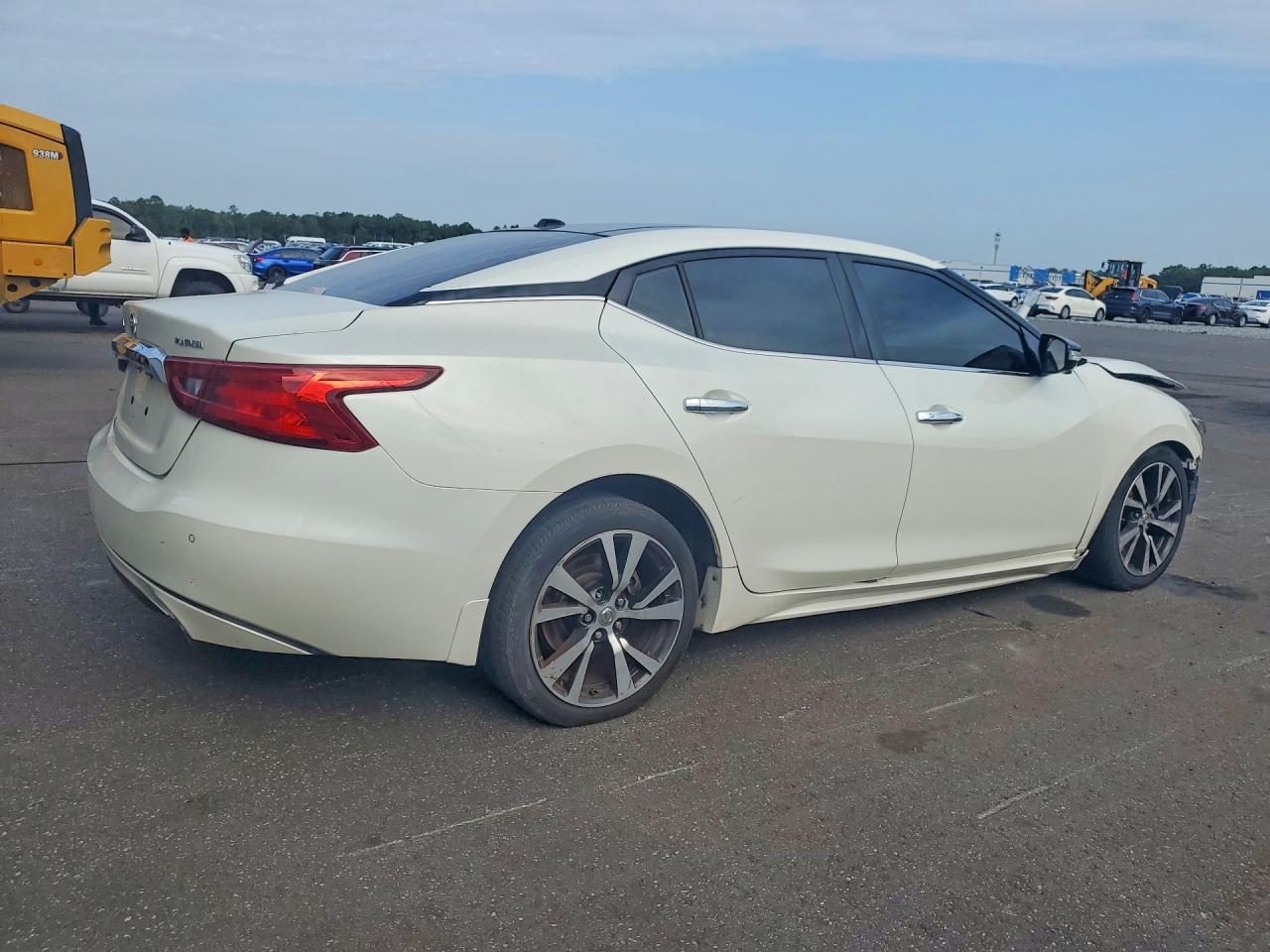 2017 Nissan Maxima Platinum - Image 3