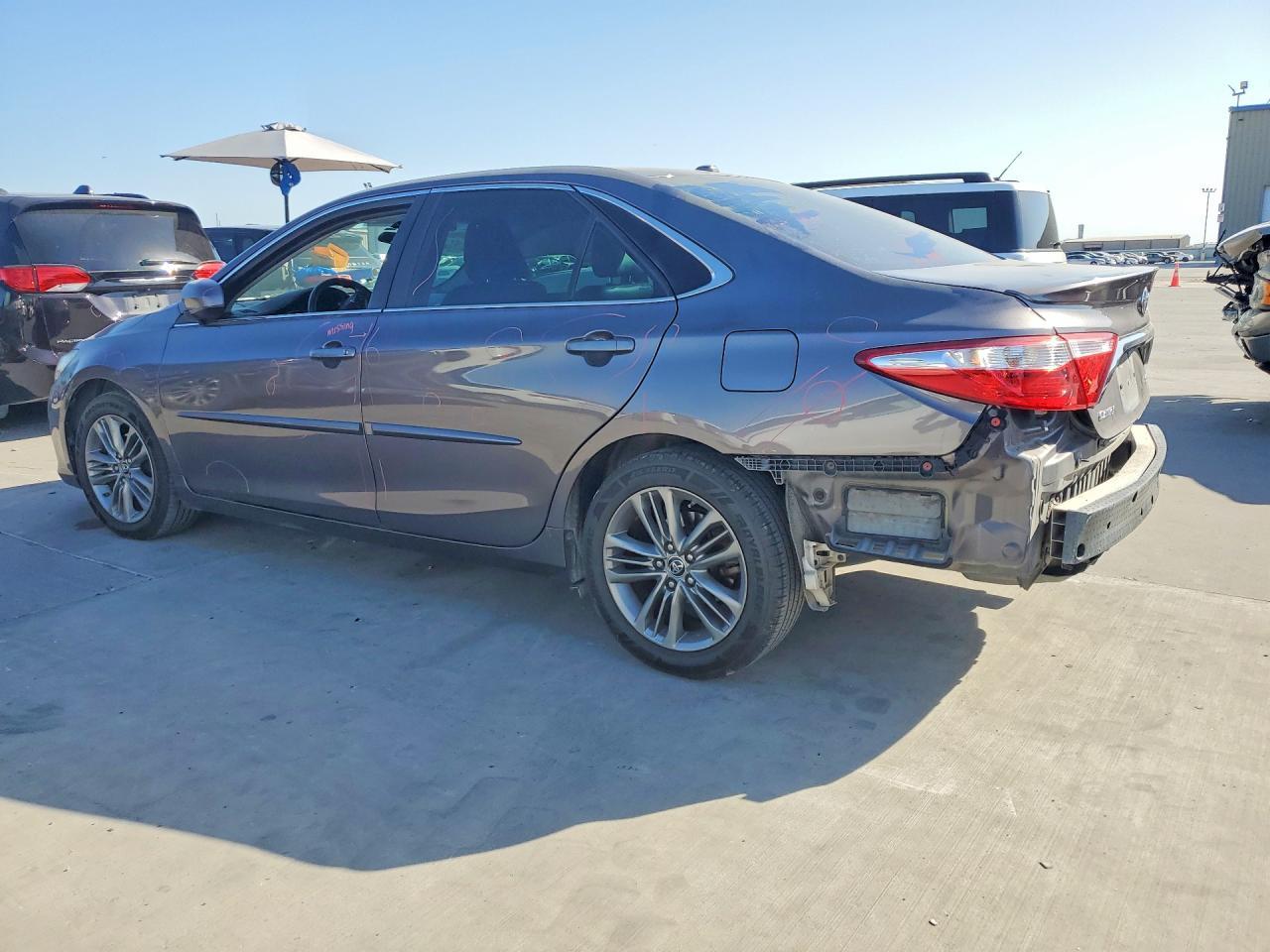 2015 Toyota Camry Se - Фото 2