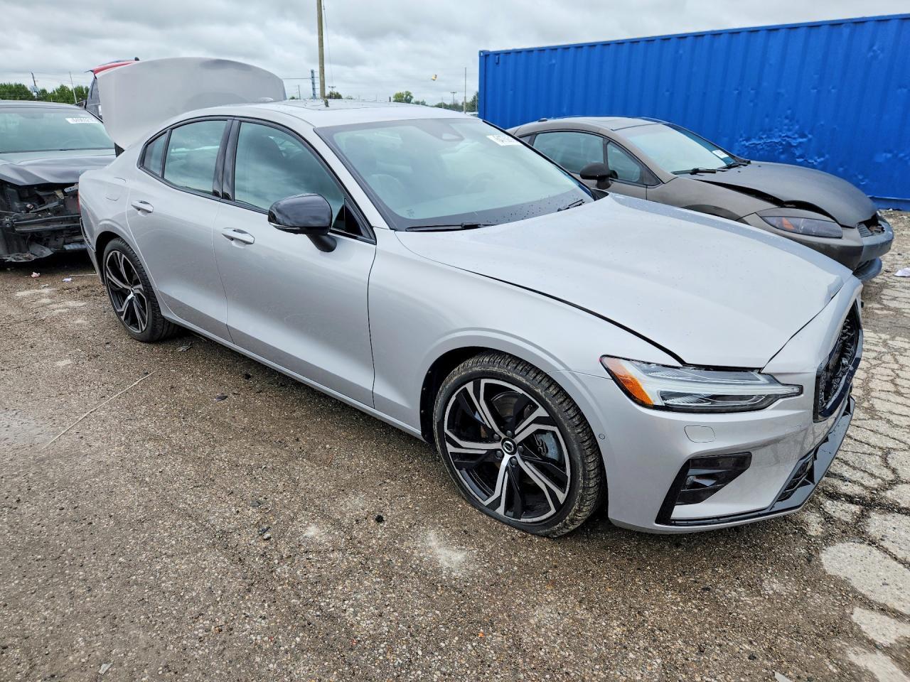 2024 Volvo S60 Plus - Image 4
