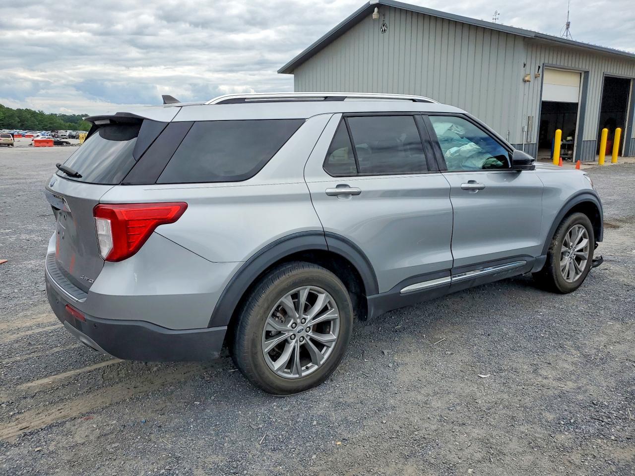 2023 Ford Explorer Limited - Image 3