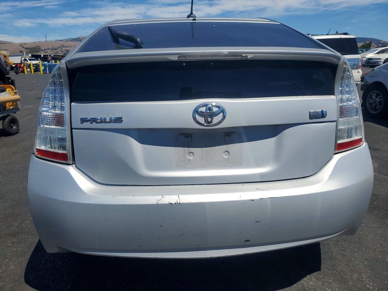2011 Toyota Prius Two - Фото 6