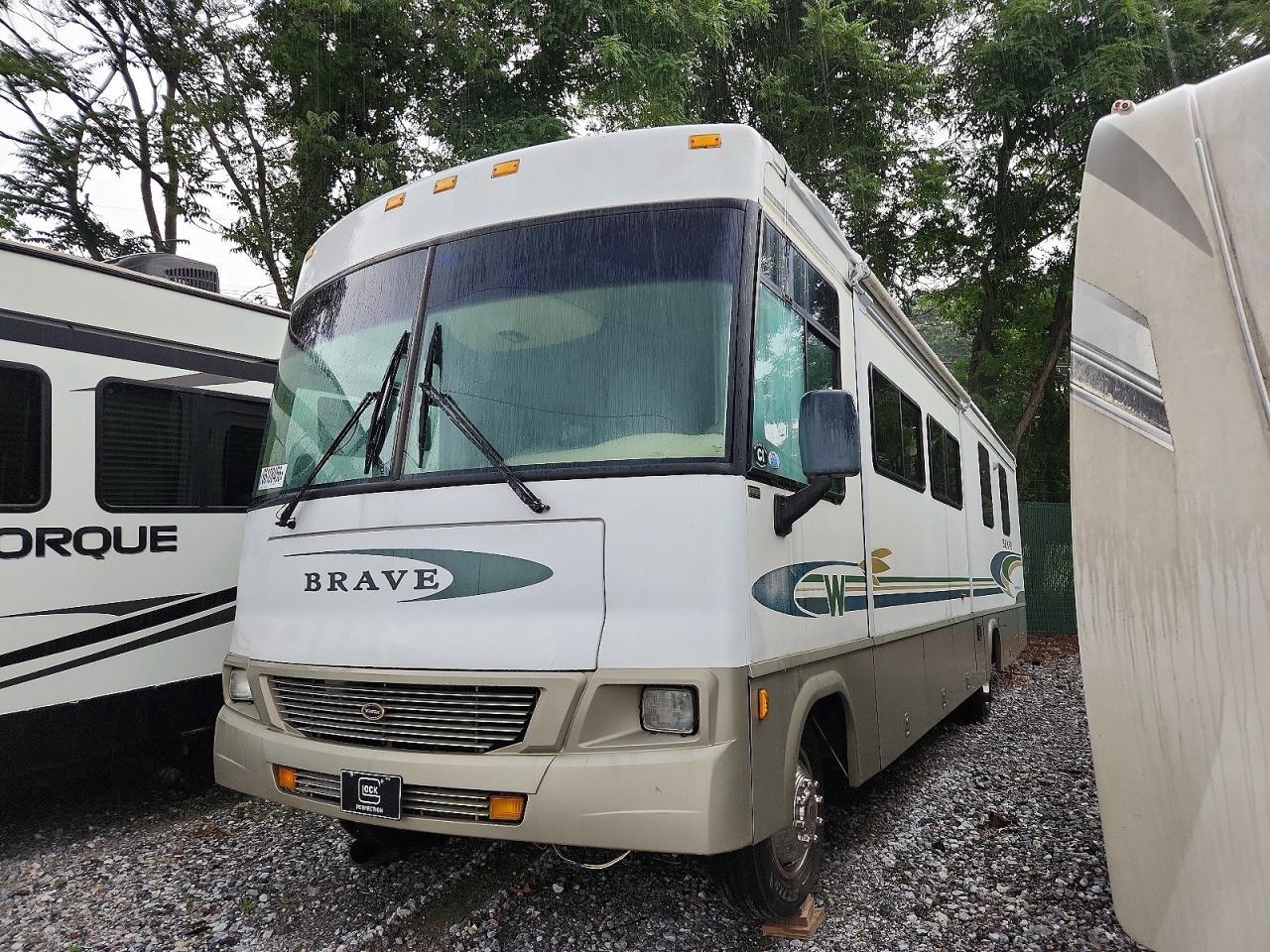 2002 Winnebago Brave Camper - Фото 2