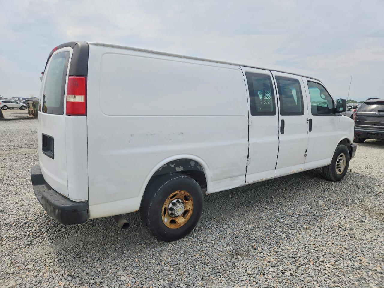2014 Chevrolet Express G2500 - Фото 3