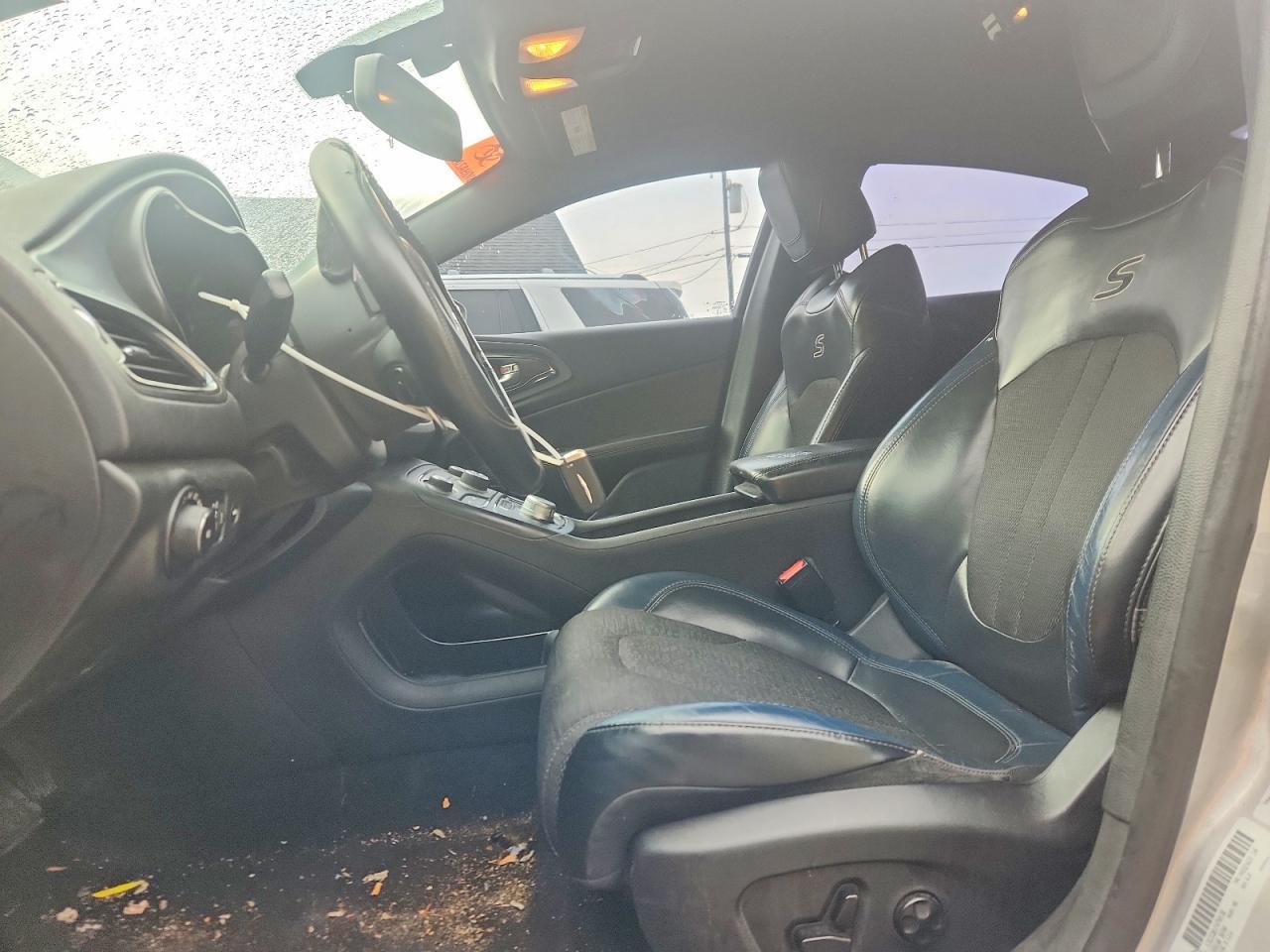 2015 Chrysler 200 S - Image 7