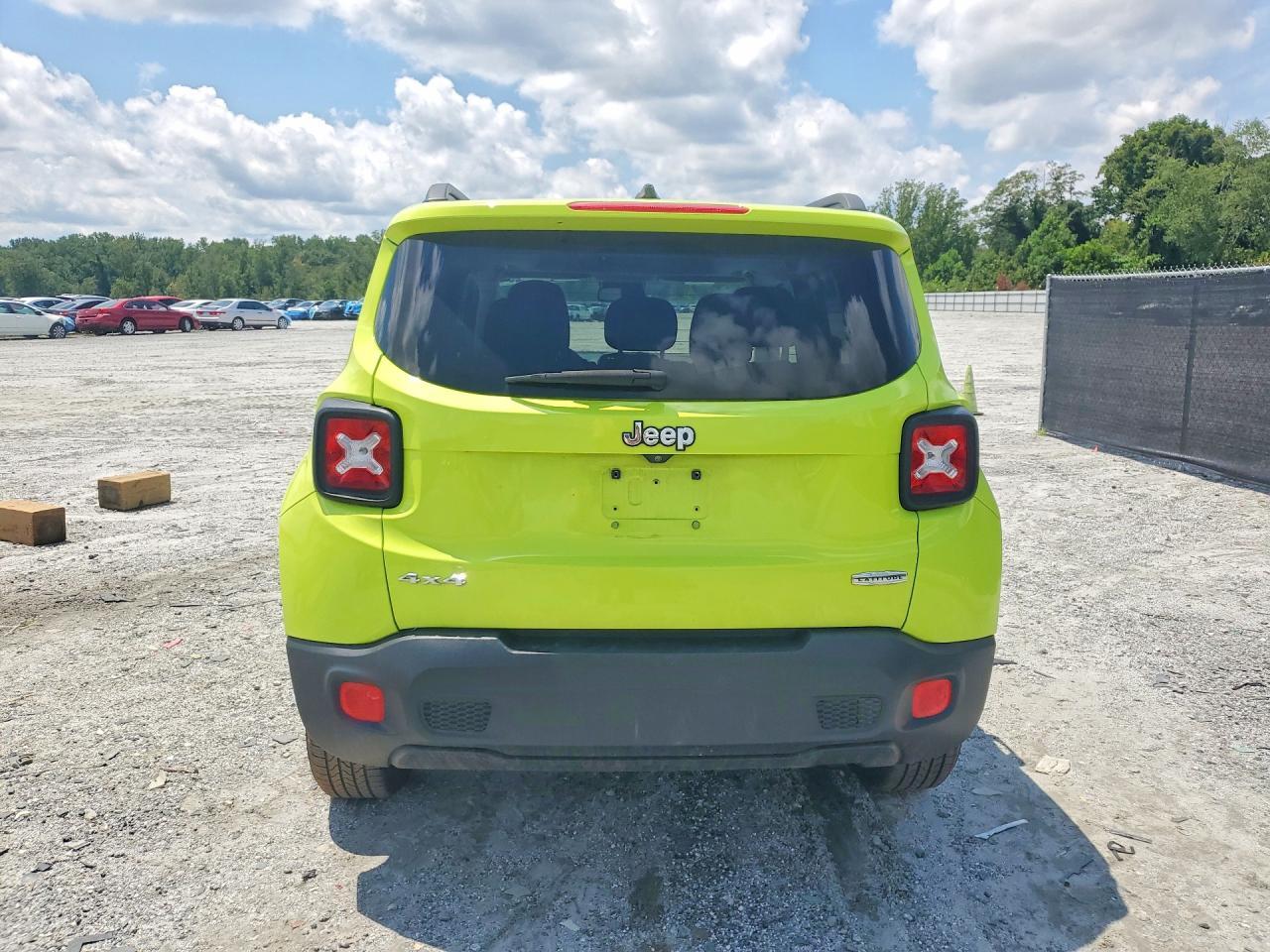 2017 Jeep Renegade Latitude - Image 6