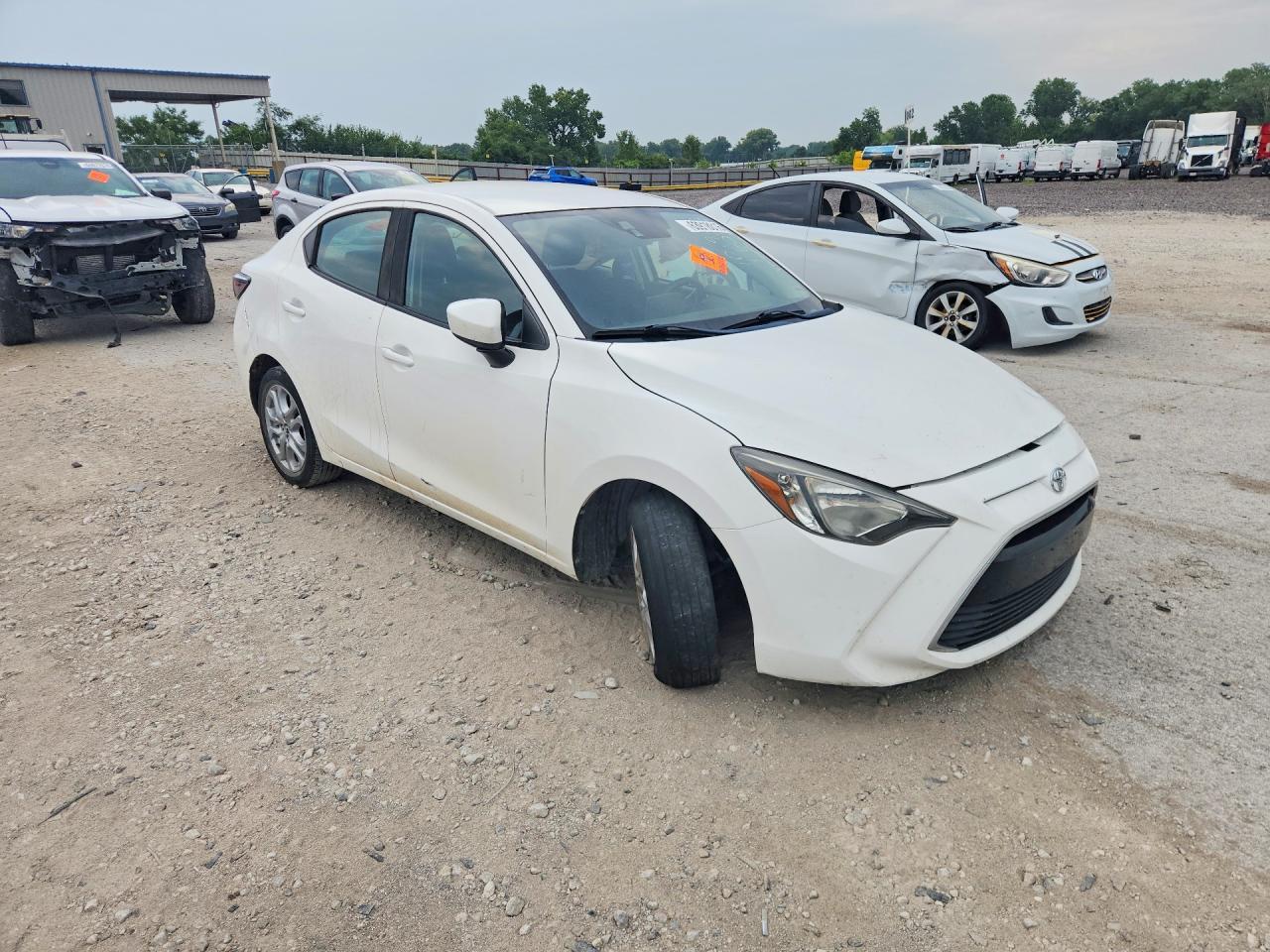 2018 Toyota Yaris Ia Base - Фото 4