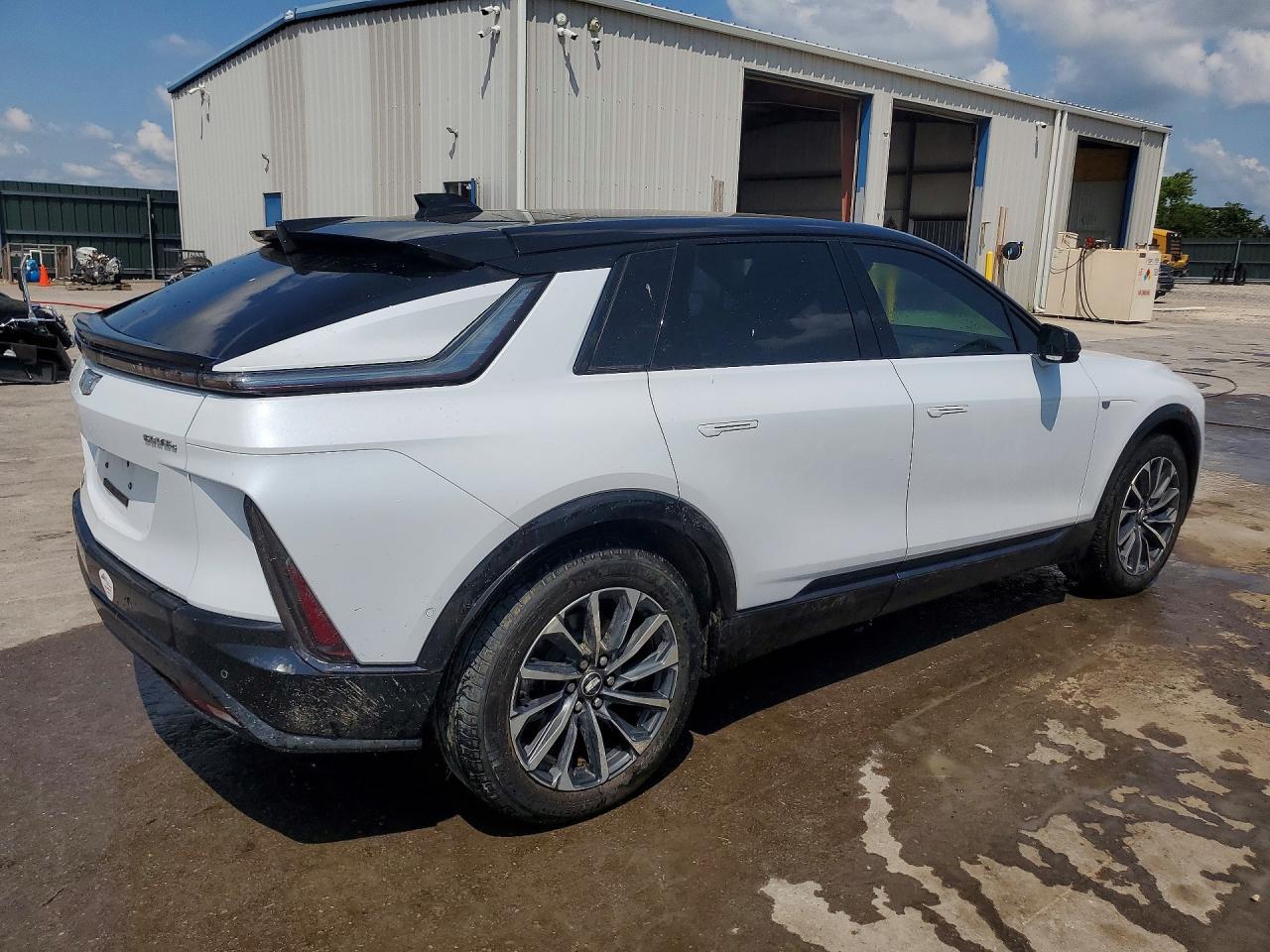 2026 Cadillac Lyriq Sport - Фото 3