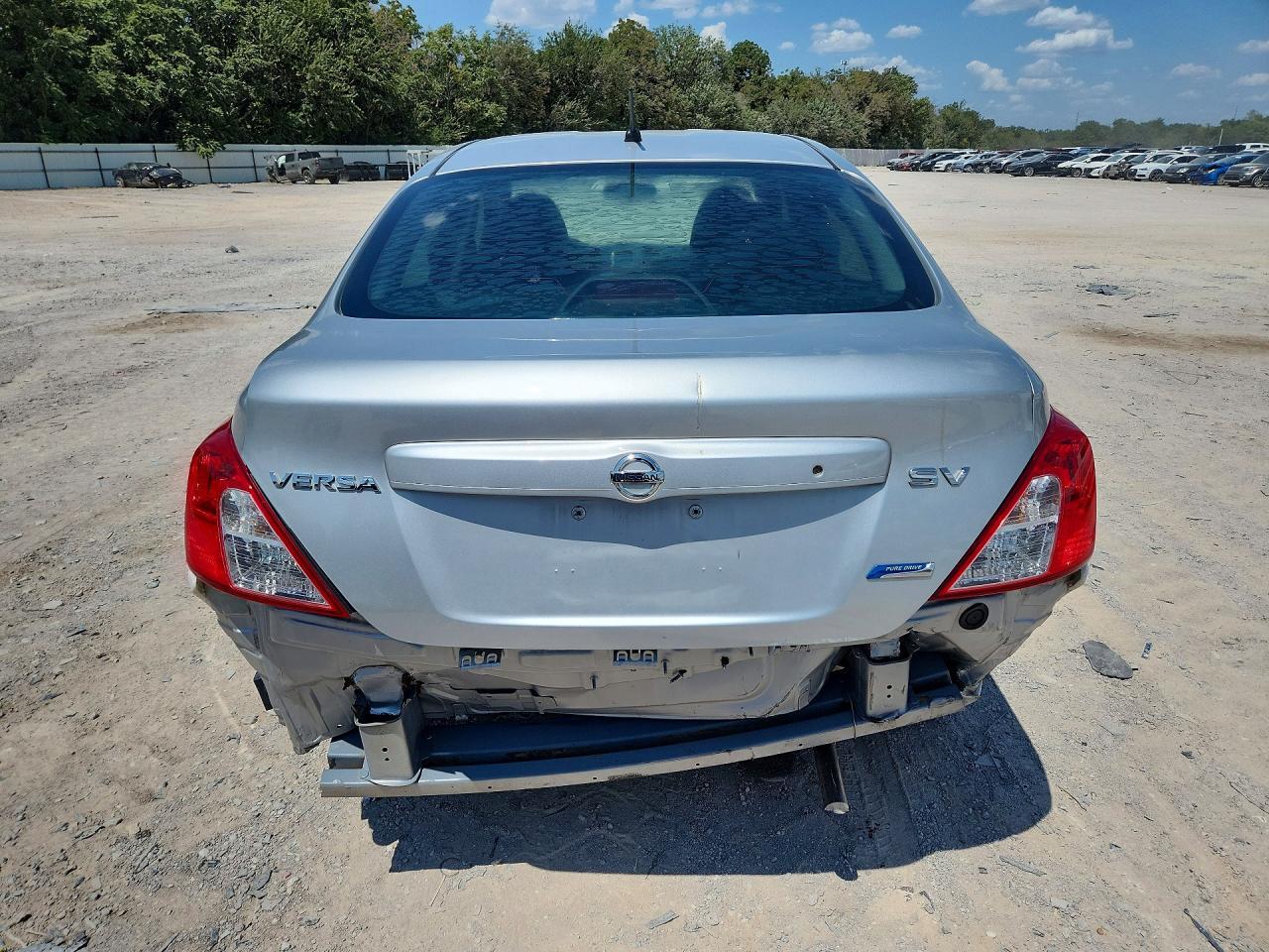 2012 Nissan Versa 1.6 S - Image 6