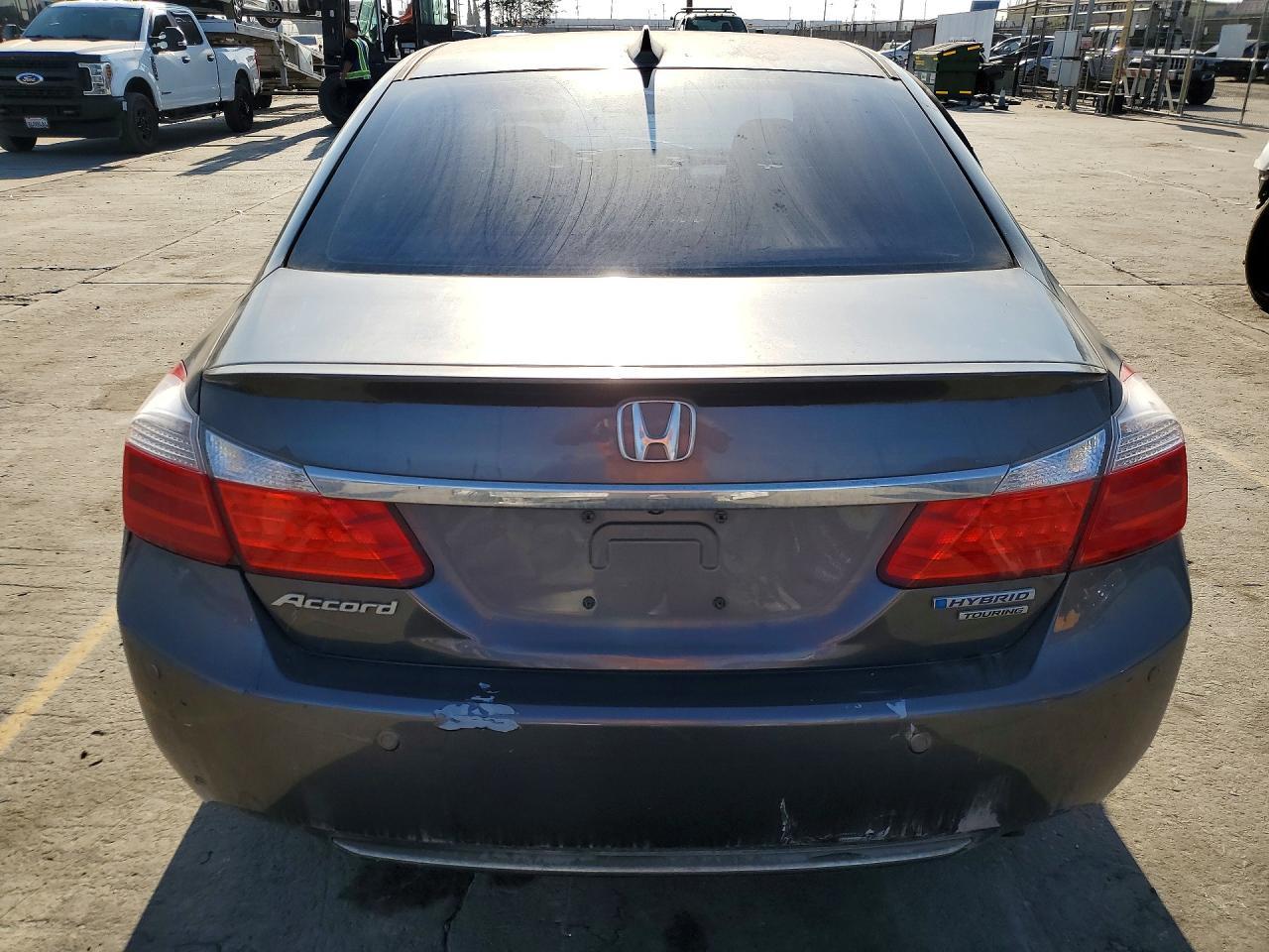 2015 Honda Accord Touring Hybrid - Image 6